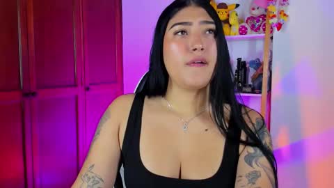 Snapshot of eymy_hadid_ chatting on 10.18.25 Emily online show from 10.18.25