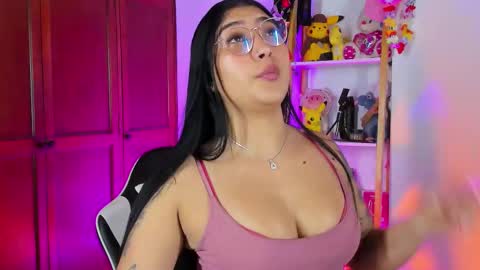 Snapshot of eymy_hadid_ chatting on 10.20.25 Emily online show from 10.20.25