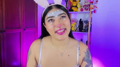 Snapshot of eymy_hadid_ chatting on 10.31.25 Emily online show from 10.31.25