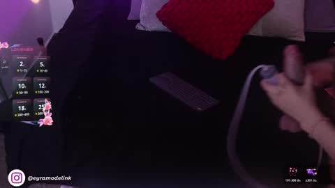 Snapshot of eyrarosee chatting on 11.16.25 IG eyramodelink online show from 11.16.25