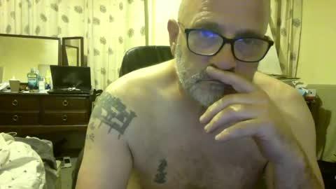 Snapshot of f1zzeek chatting on 06.20.26 f1zzeek online show from 06.20.26