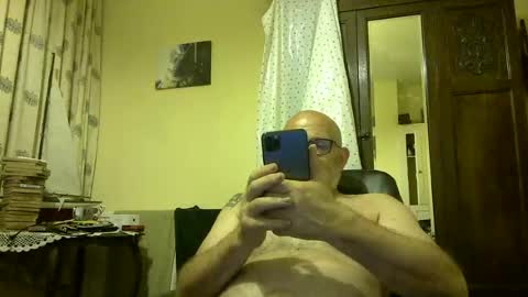 Snapshot of f1zzeek chatting on 07.04.26 f1zzeek online show from 07.04.26