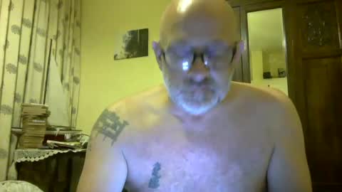 Snapshot of f1zzeek chatting on 07.13.26 f1zzeek online show from 07.13.26