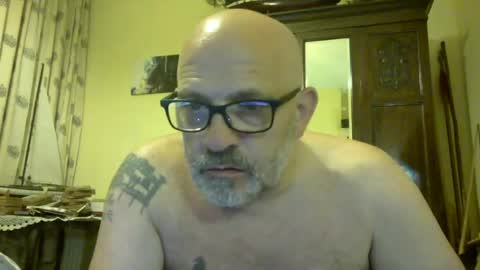 Snapshot of f1zzeek chatting on 07.15.26 f1zzeek online show from 07.15.26