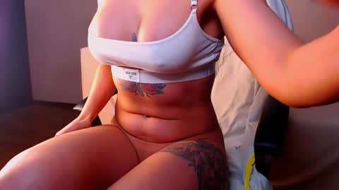Elli  online show from 02.25.25