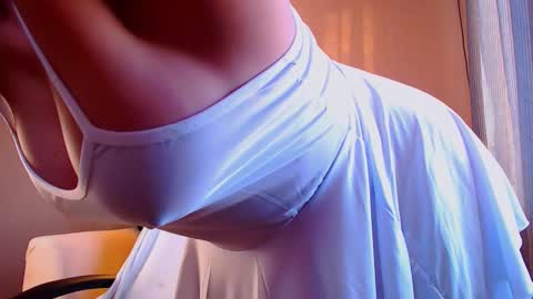 Elli  online show from 10.06.25