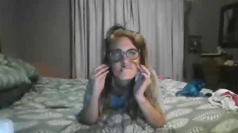 Snapshot of fairyalice69 chatting on 09.15.25 fairyalice69 online show from 09.15.25