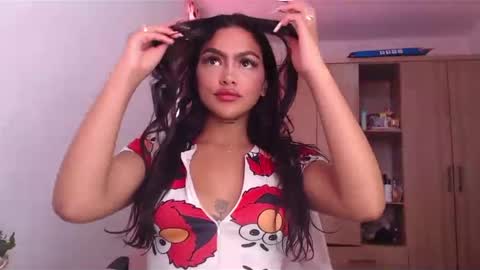 Snapshot of fairylatin chatting on 12.25.24 fairylatin online show from 12.25.24