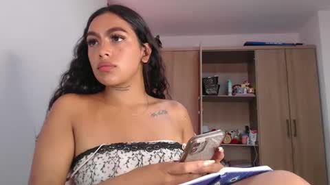 Snapshot of fairylatin chatting on 12.27.24 fairylatin online show from 12.27.24