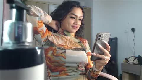 Snapshot of fairylatin chatting on 12.28.24 fairylatin online show from 12.28.24