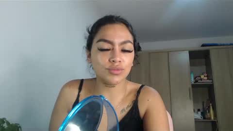 Snapshot of fairylatin chatting on 12.28.24 fairylatin online show from 12.28.24