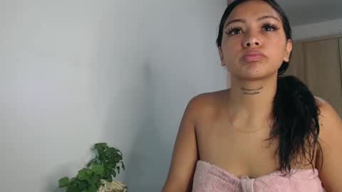 Snapshot of fairylatin chatting on 12.30.24 fairylatin online show from 12.30.24