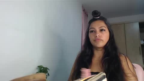 Snapshot of fairylatin chatting on 01.04.25 fairylatin online show from 01.04.25