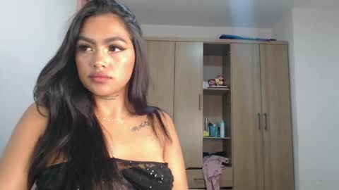 Snapshot of fairylatin chatting on 01.04.25 fairylatin online show from 01.04.25