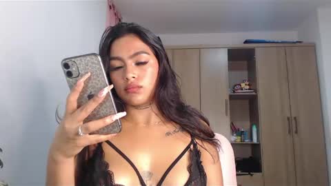 Snapshot of fairylatin chatting on 01.05.25 fairylatin online show from 01.05.25