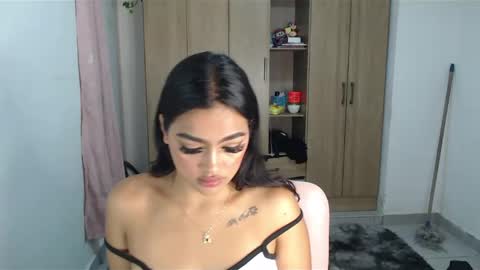 Snapshot of fairylatin chatting on 01.10.25 fairylatin online show from 01.10.25