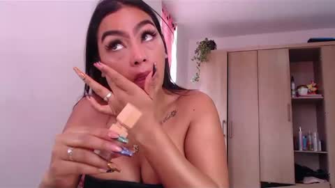 Snapshot of fairylatin chatting on 01.19.25 fairylatin online show from 01.19.25