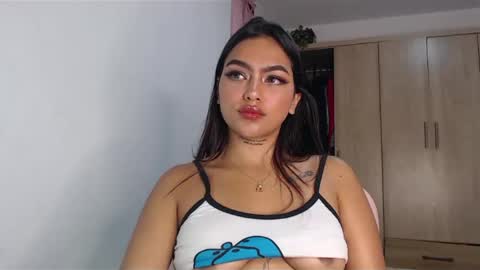 Snapshot of fairylatin chatting on 01.24.25 fairylatin online show from 01.24.25