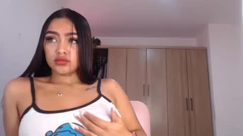 Snapshot of fairylatin chatting on 01.30.25 fairylatin online show from 01.30.25