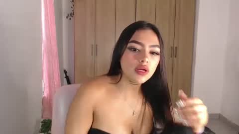 Snapshot of fairylatin chatting on 02.05.25 fairylatin online show from 02.05.25