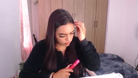 Snapshot of fairylatin chatting on 02.09.25 fairylatin online show from 02.09.25