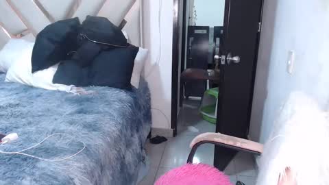 Snapshot of fairylatin chatting on 09.19.25 fairylatin online show from 09.19.25