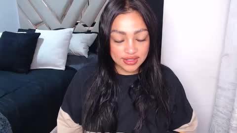 Snapshot of fairylatin chatting on 10.17.25 fairylatin online show from 10.17.25