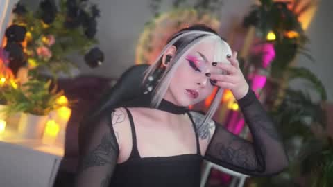 Snapshot of faith_chan chatting on 10.17.25 faith_chan online show from 10.17.25