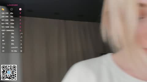 Snapshot of falinegelling chatting on 01.08.25 Emilia online show from 01.08.25