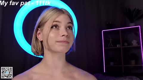 Snapshot of falinegelling chatting on 02.01.25 Emilia online show from 02.01.25