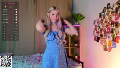 Snapshot of falinegelling chatting on 02.10.25 Emilia online show from 02.10.25