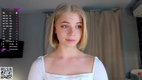 Snapshot of falinegelling chatting on 03.09.25 Emilia online show from 03.09.25