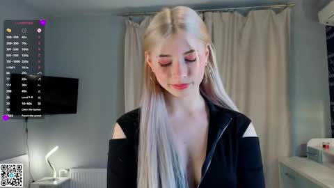 Snapshot of falinegelling chatting on 03.11.25 Emilia online show from 03.11.25