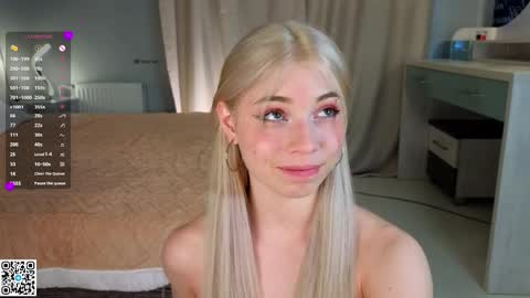 Snapshot of falinegelling chatting on 03.11.25 Emilia online show from 03.11.25