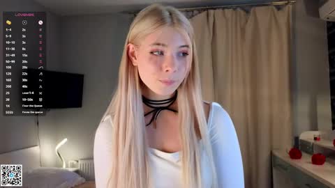 Snapshot of falinegelling chatting on 03.12.25 Emilia online show from 03.12.25