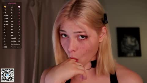 Snapshot of falinegelling chatting on 09.15.25 Emilia online show from 09.15.25