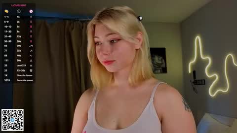 Snapshot of falinegelling chatting on 09.30.25 Emilia online show from 09.30.25