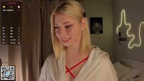 Snapshot of falinegelling chatting on 10.03.25 Emilia online show from 10.03.25