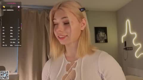 Snapshot of falinegelling chatting on 10.30.25 Emilia online show from 10.30.25