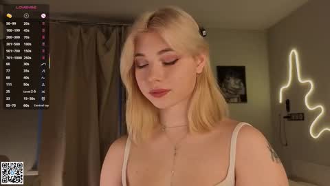 Snapshot of falinegelling chatting on 11.02.25 Emilia online show from 11.02.25