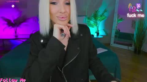 Snapshot of fallen1_angel chatting on 05.11.26 Lana online show from 05.11.26