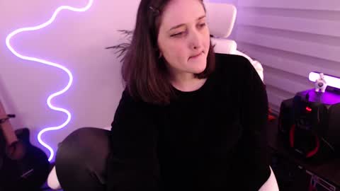 Snapshot of fallenag__ chatting on 10.04.25 OF fallenag 1 online show from 10.04.25