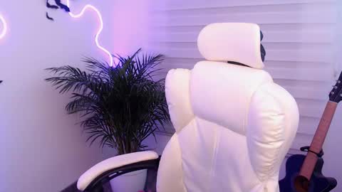 Snapshot of fallenag__ chatting on 11.24.25 OF fallenag 1 online show from 11.24.25