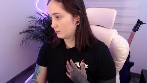 Snapshot of fallenag__ chatting on 12.02.25 OF fallenag 1 online show from 12.02.25