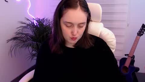 Snapshot of fallenag__ chatting on 12.05.25 OF fallenag 1 online show from 12.05.25