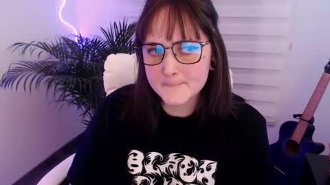 Snapshot of fallenag__ chatting on 12.22.25 OF fallenag 1 online show from 12.22.25