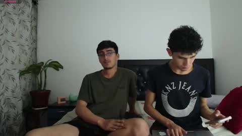 Snapshot of fallgays chatting on 10.06.25 FallGays online show from 10.06.25