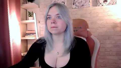 Snapshot of fancybella chatting on 10.03.25 Bella online show from 10.03.25