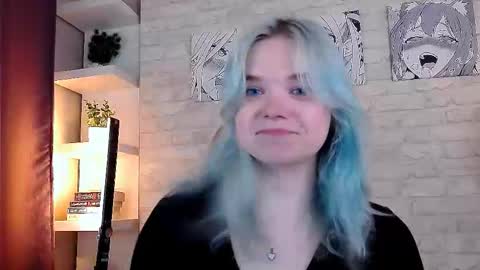 Snapshot of fancybella chatting on 10.25.25 Bella online show from 10.25.25