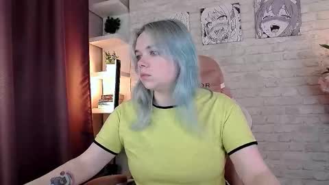 Snapshot of fancybella chatting on 10.26.25 Bella online show from 10.26.25